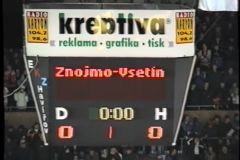 Znojemský hokej 1998/9/2000? – reklama na stadionu